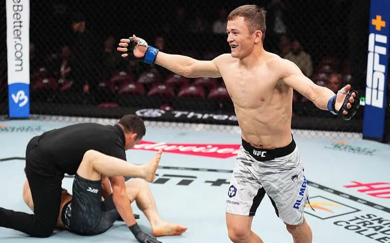 Qozog'istonlik jangchi UFC ro'yxatidan o'chirildi